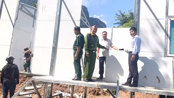 “Chạy đua” với thời gian để xây nhà, trường học ở miền Tây xứ Nghệ