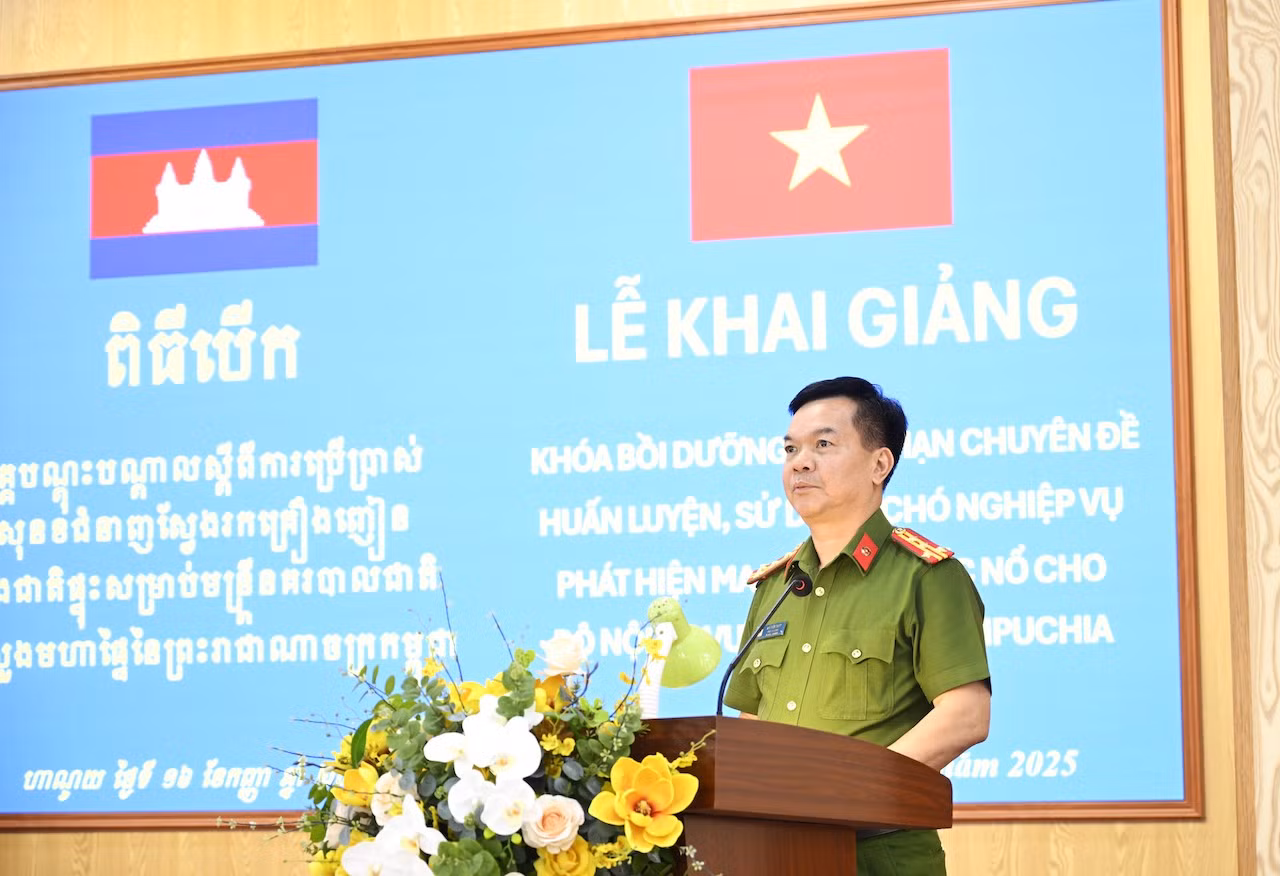 Khai giảng khóa bồi dưỡng ngắn hạn chuyên đề huấn luyện, sử dụng chó nghiệp vụ cho Bộ Nội vụ Vương quốc Campuchia -0
