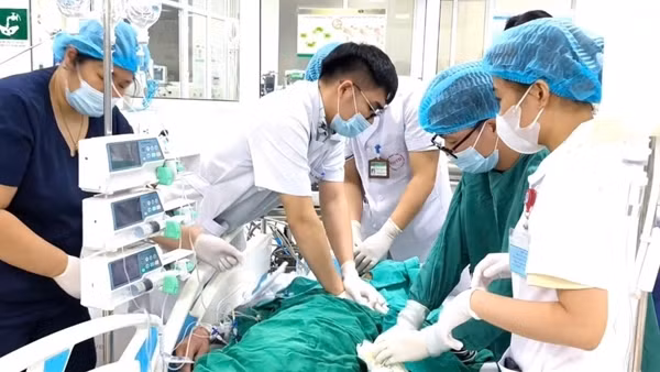 Ăn tiết canh ở quán quen, người đàn ông bị ngừng tim