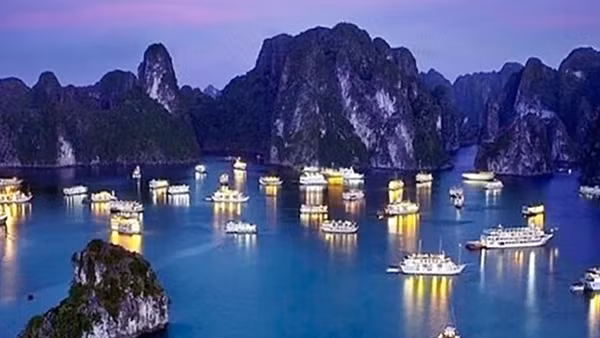 Nhiều hệ lụy nếu không hạn chế số lượng, quy mô, loại tàu du lịch trên vịnh Hạ Long
