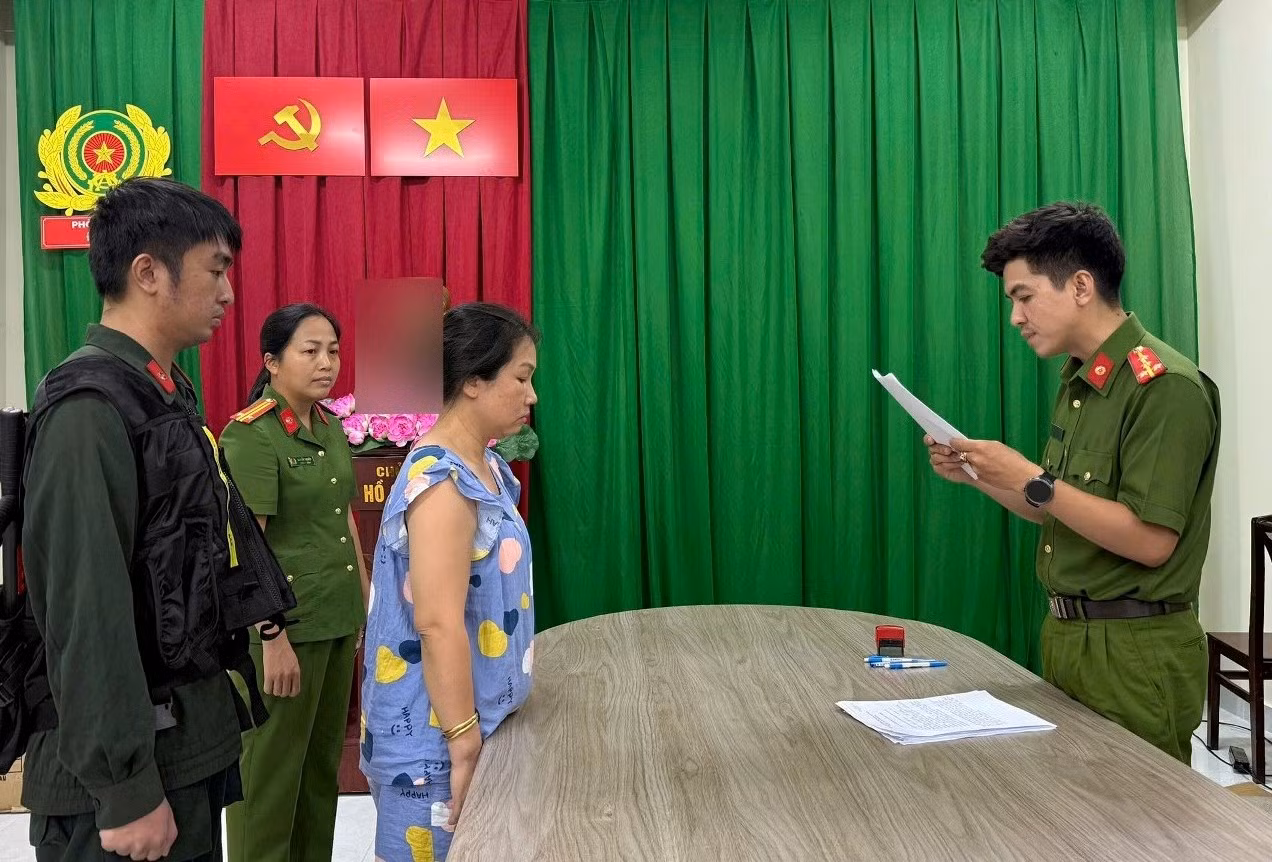 Triệt phá đường dây sản xuất, mua bán 70.000 chai dầu con ó giả trị giá nhiều tỷ đồng -3
