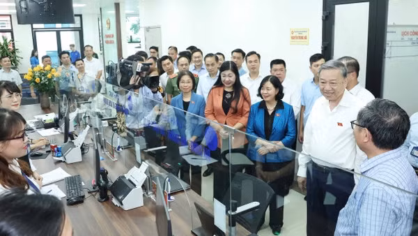 Tổng Bí thư Tô Lâm tiếp xúc cử tri, động viên cán bộ, viên chức Hà Nội