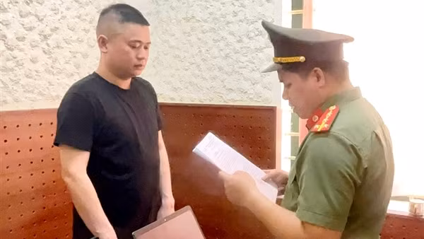 Bắt Phó Văn phòng đại diện Tạp chí Luật sư Việt Nam và đồng phạm về tội “Cưỡng đoạt tài sản”