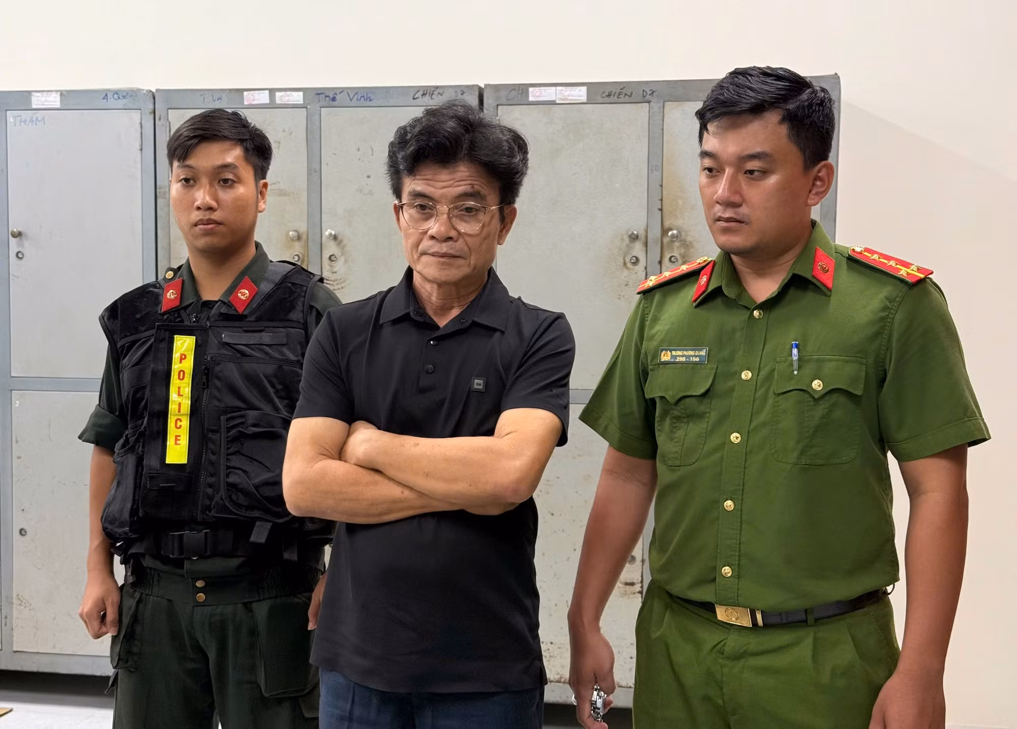 Triệt phá đường dây sản xuất, mua bán 70.000 chai dầu con ó giả trị giá nhiều tỷ đồng -2