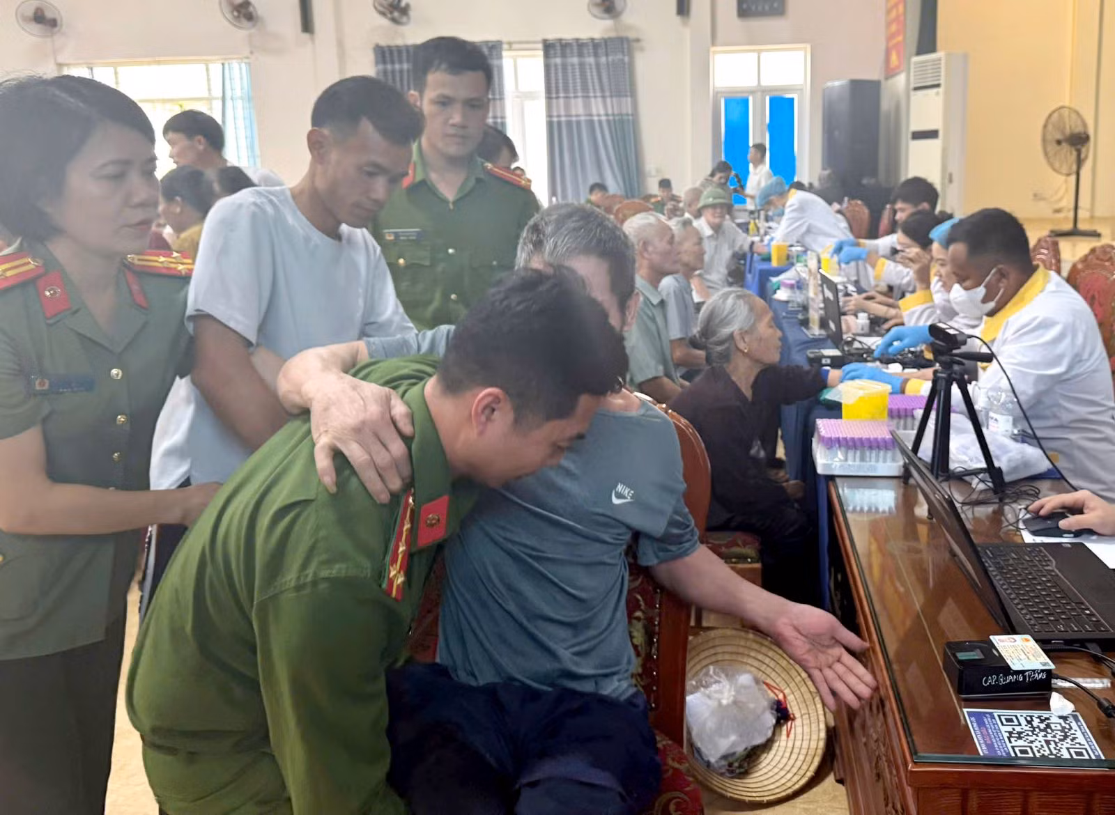Tiếp tục “thắp lửa” hi vọng cho các liệt sĩ chưa biết tên -0
