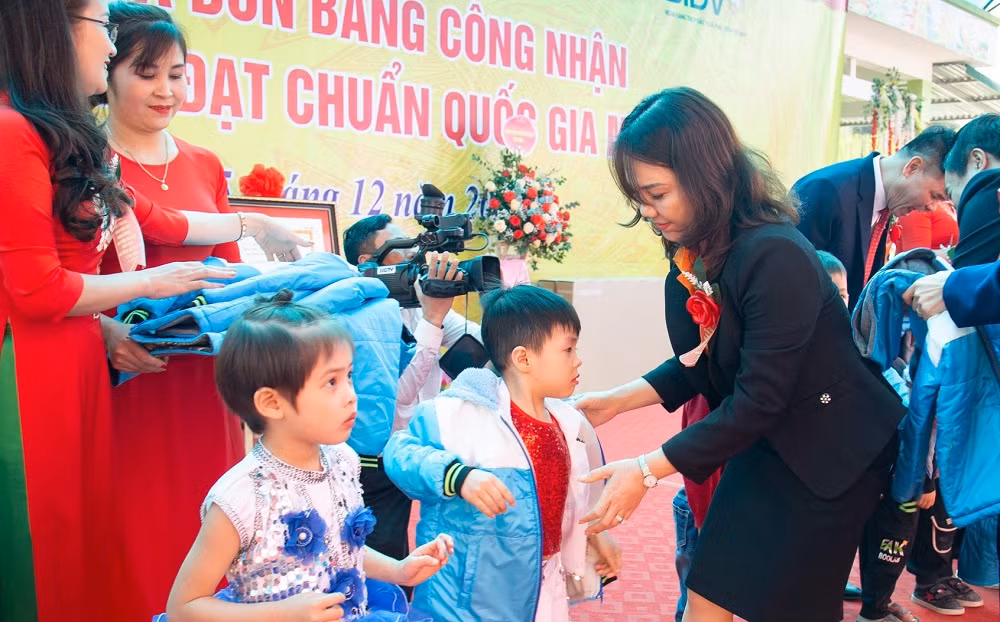 SHB cùng Ngân hàng Nhà nước mang Tết sớm đến với Hà Giang -0