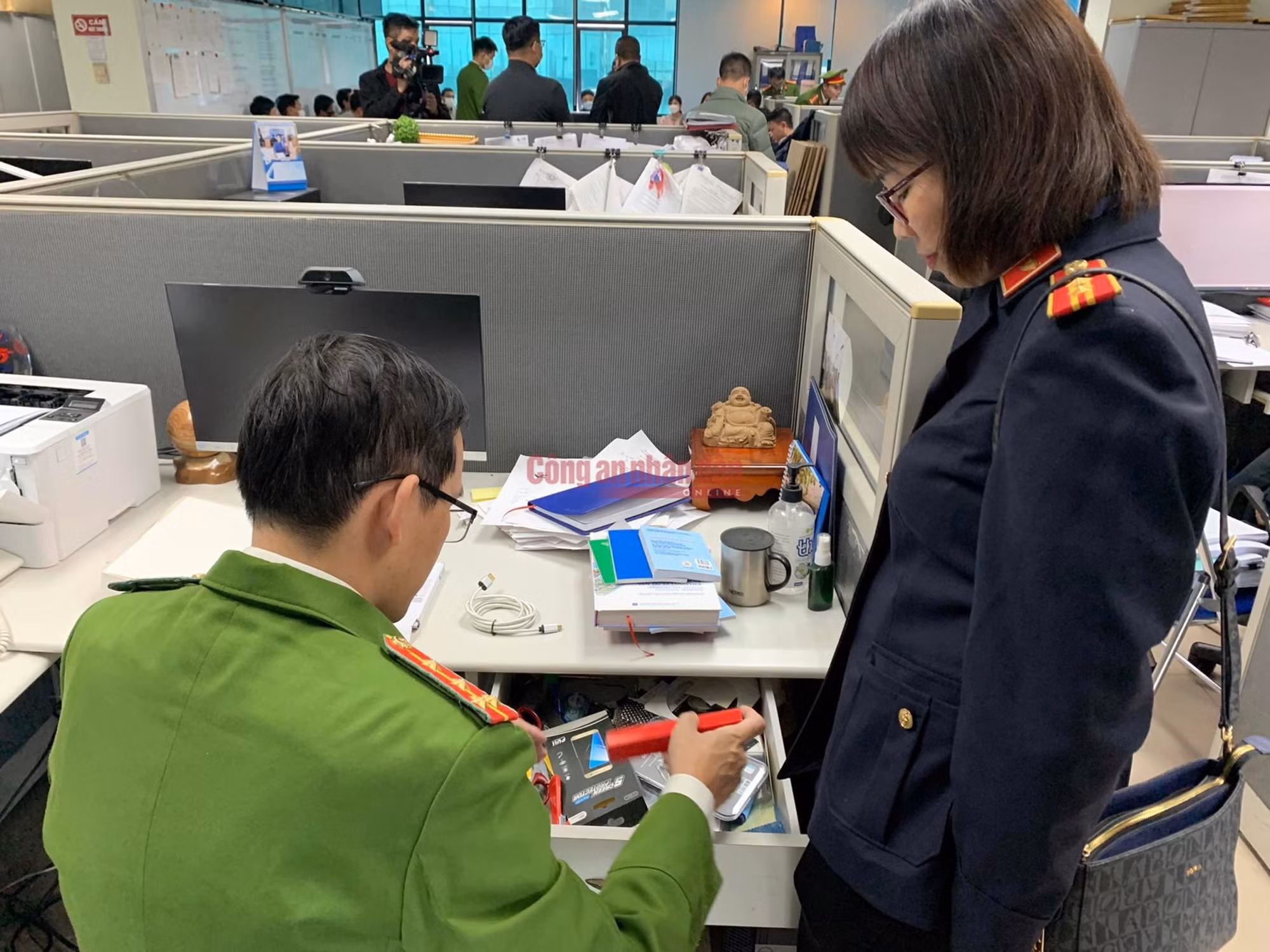 Bắt Quyền Trưởng phòng, Phó Phòng, khám xét Phòng Kiểm định xe cơ giới, Cục Đăng kiểm Việt Nam -0