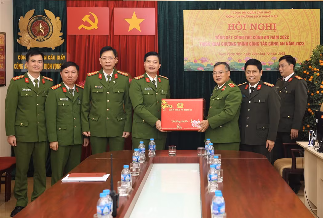 Thứ trưởng Nguyễn Văn Long thăm hỏi, chúc Tết gia đình các đồng chí cố lãnh đạo Bộ Công an qua các thời kỳ -0