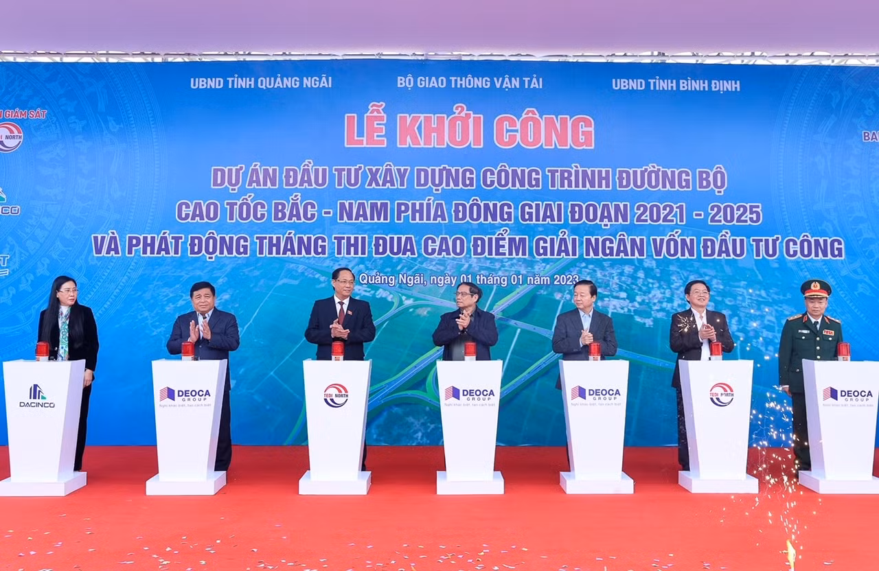 Thủ tướng Chính phủ dự lễ khởi công 12 dự án cao tốc Bắc-Nam giai đoạn 2021-2025 -0