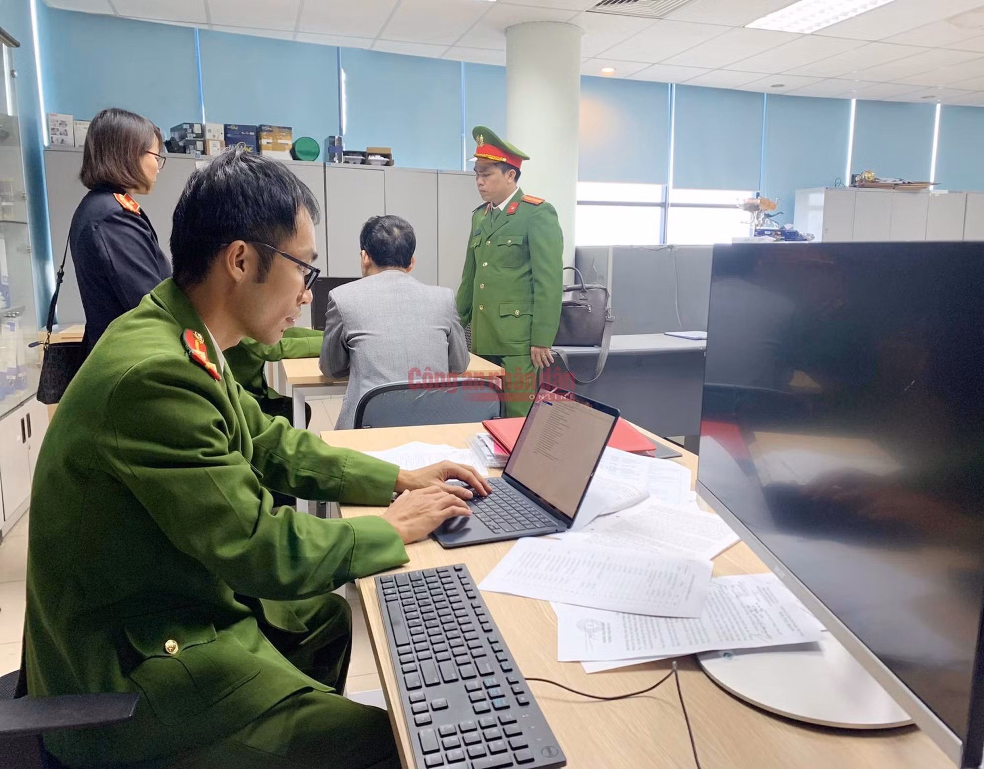 Cận cảnh khám xét Phòng Kiểm định xe cơ giới, Cục Đăng kiểm Việt Nam -0