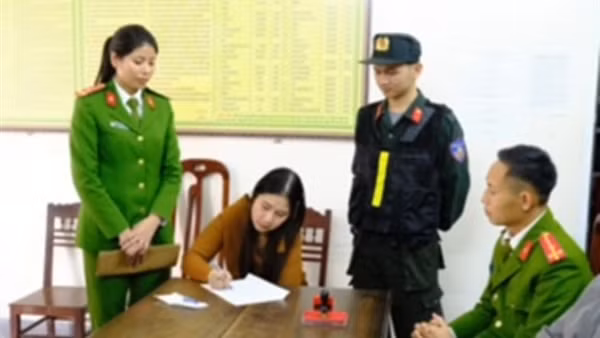 Nữ quái 2 tiền án bị bắt cùng 2.600 viên ma túy