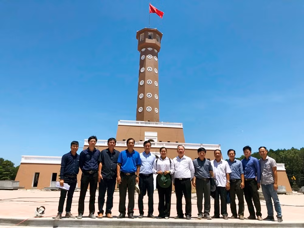 Chuyện bên Cột cờ Hà Nội -0