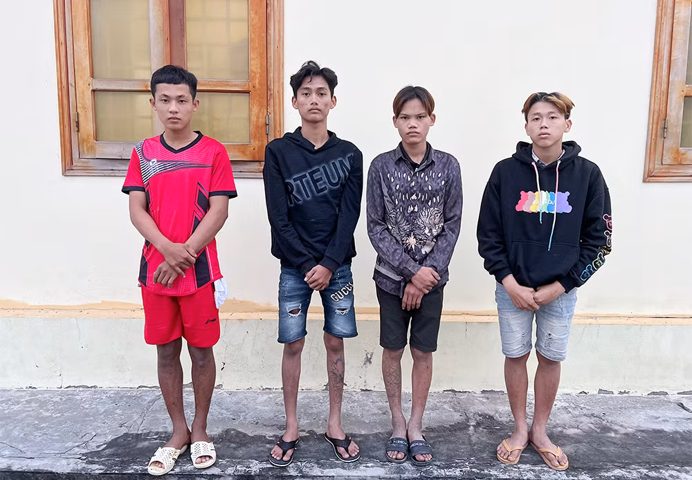 Bắt nhanh nhóm đối tượng dùng dao và roi điện cướp tài sản lúc rạng sáng -0
