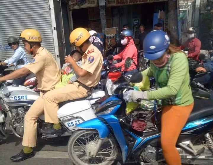 canh sat giao thong 1.jpg -0