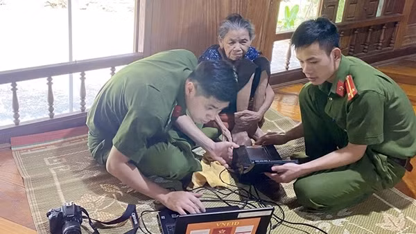 Tận dụng "thời gian vàng" để cấp căn cước công dân