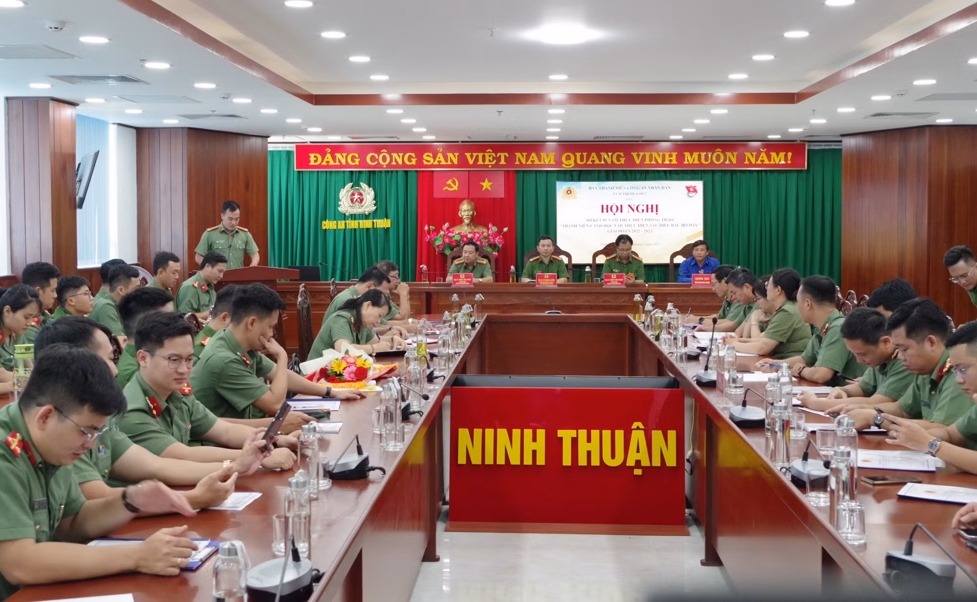 Tuổi trẻ Công an Cụm thi đua số 7 trao tặng nhiều phần quà tại Ninh Thuận -0