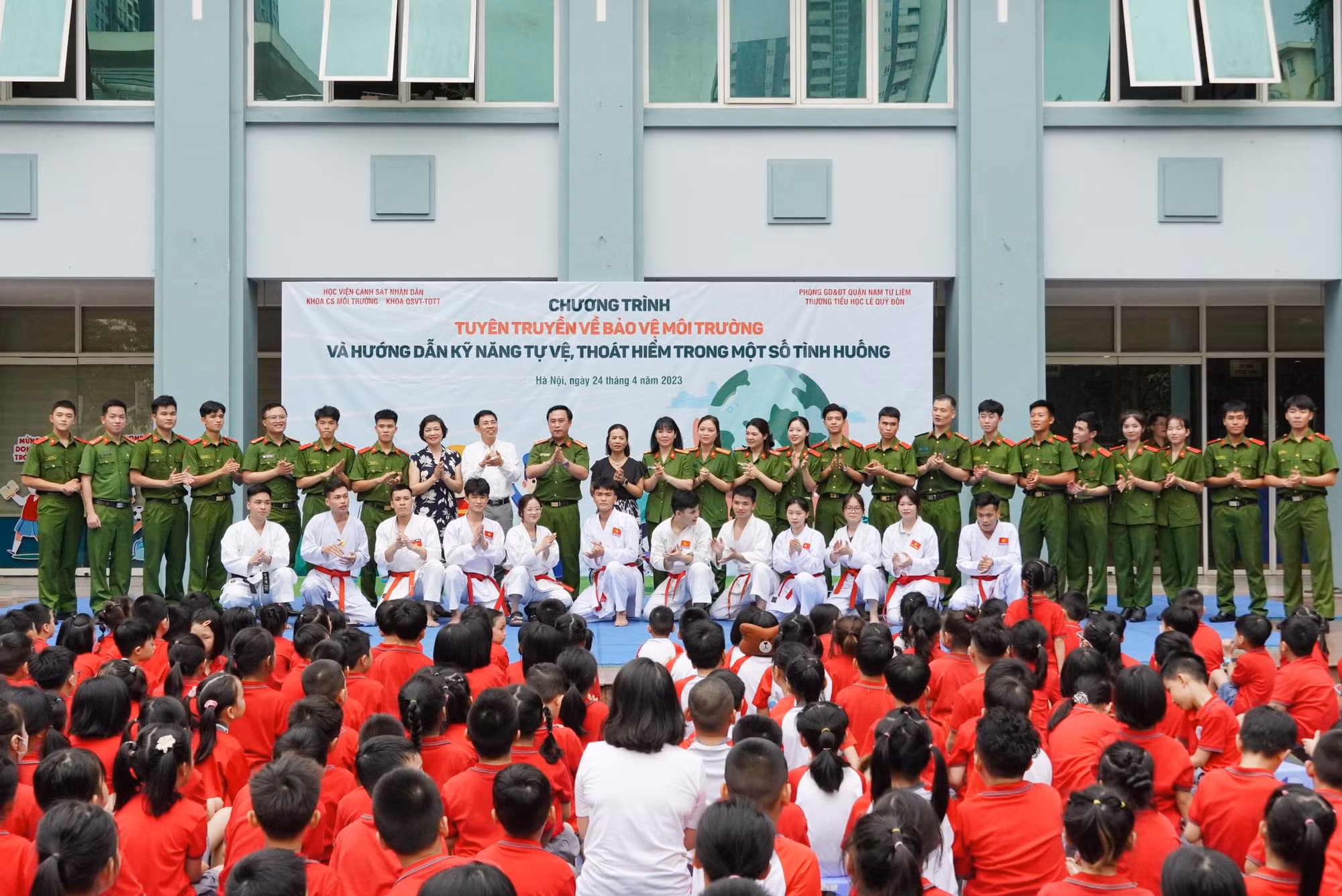 Học viện CSND hướng dẫn kỹ năng tự vệ và thoát hiểm tại trường học -0