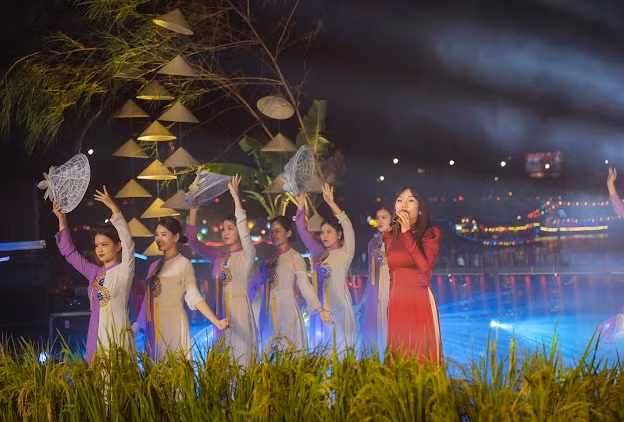 Lần đầu tiên tổ chức chương trình “Tri ân dòng Hương” -0