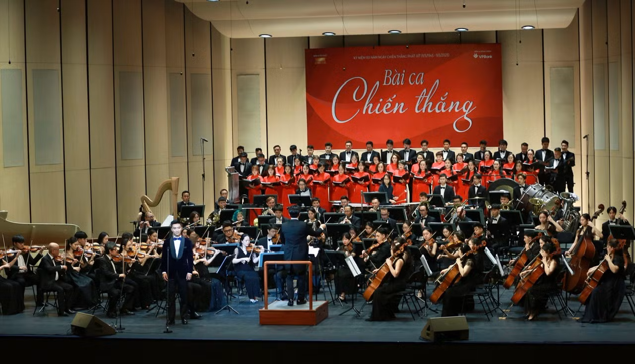 Chương trình nghệ thuật “Bài ca chiến thắng” tại Nhà hát Hồ Gươm: Bản hùng ca về lòng yêu nước và khát vọng chiến thắng -0