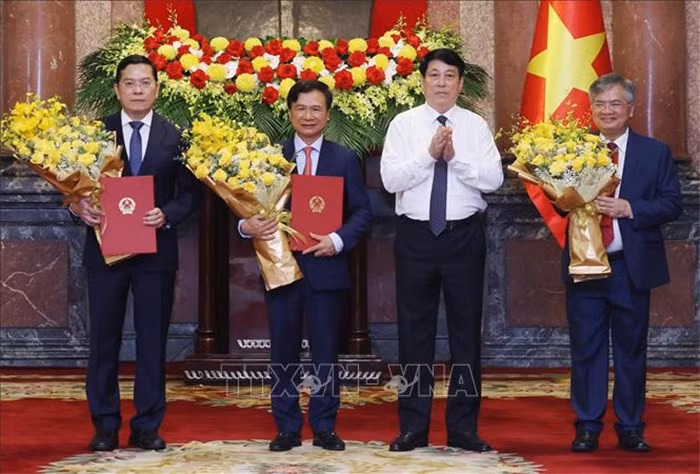 Chủ tịch nước Lương Cường trao quyết định bổ nhiệm 3 Phó Chủ nhiệm Văn phòng Chủ tịch nước -0