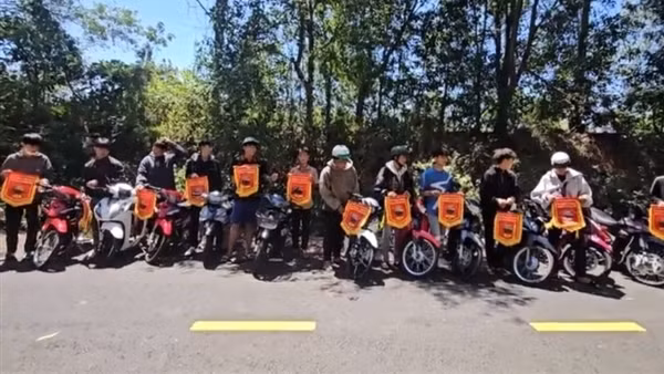 Ngăn chặn 2 nhóm "trẻ trâu" tụ tập đua xe trao giải trái phép