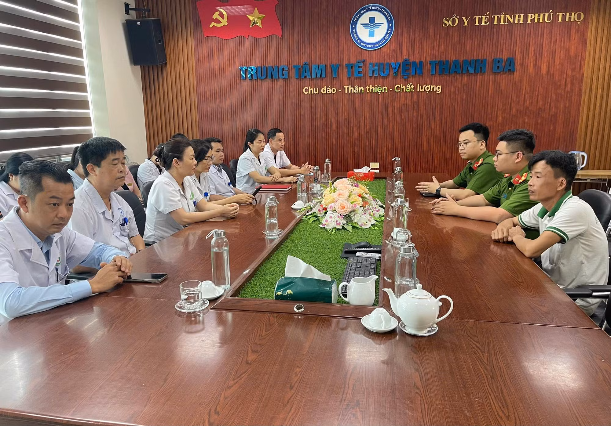 Người đàn ông tấn công nhân viên y tế đã công khai xin lỗi các y, bác sĩ -0