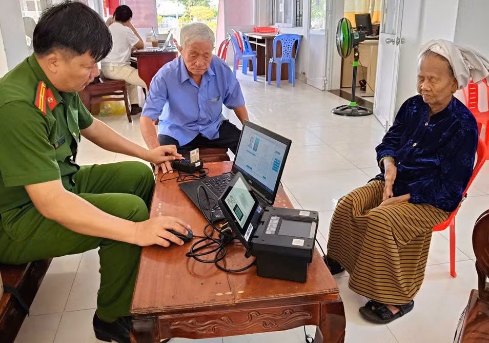 Công an Bình Thuận thu nhận mẫu ADN cho thân nhân liệt sĩ chưa xác định được thông tin -0