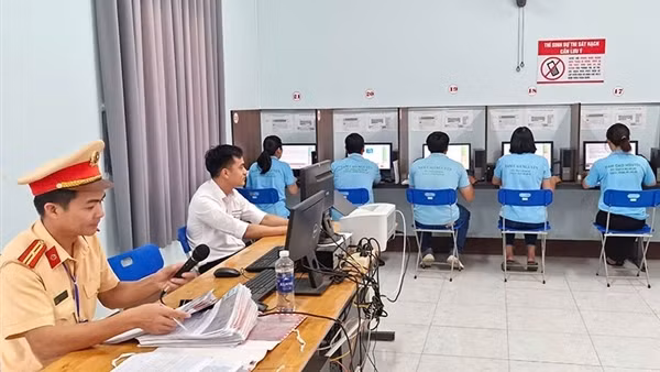 Công an các địa phương tổ chức kỳ sát hạch lái xe đầu tiên
