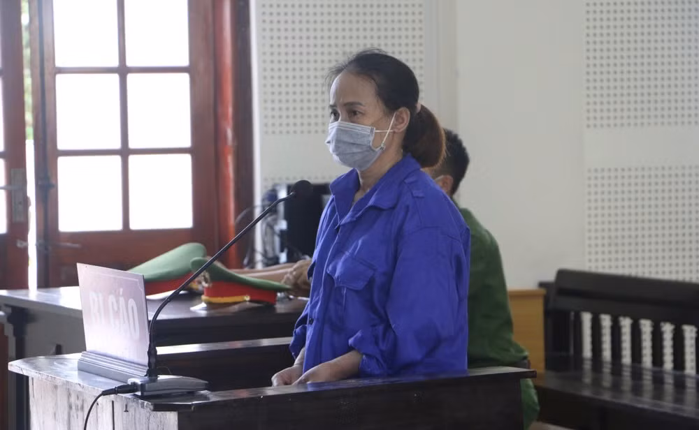 Bản án đích đáng cho kẻ dùng nhiều hung khí sát hại chồng -0