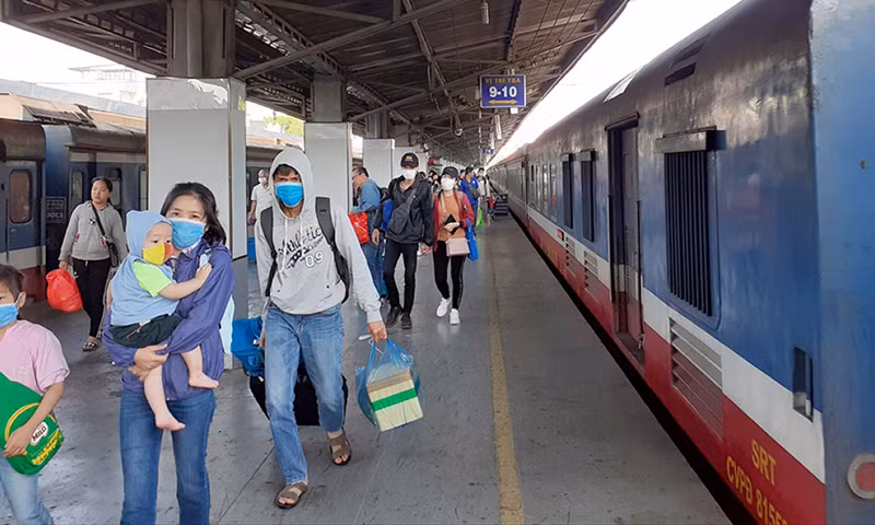 Ưu tiên đăng ký sớm đối với lực lượng vũ trang nhân dân mua vé tàu Tết Quý Mão 2023 -0