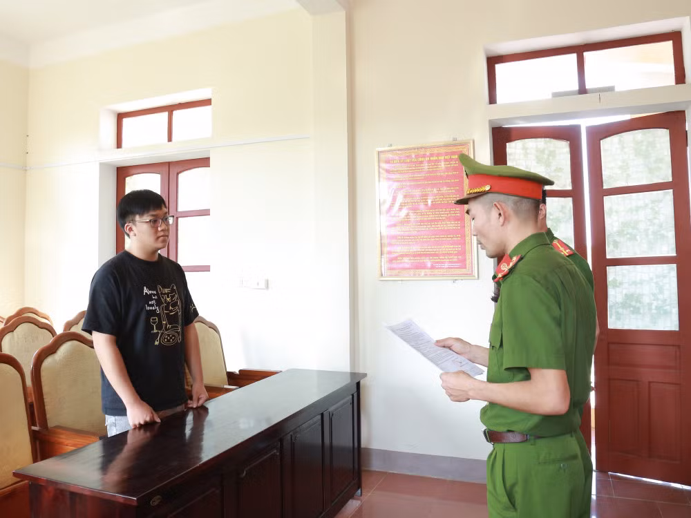 Đã bán tài khoản ngân hàng cho người khác, cặp vợ chồng trẻ vẫn chiếm đoạt được gần 500 triệu đồng -0