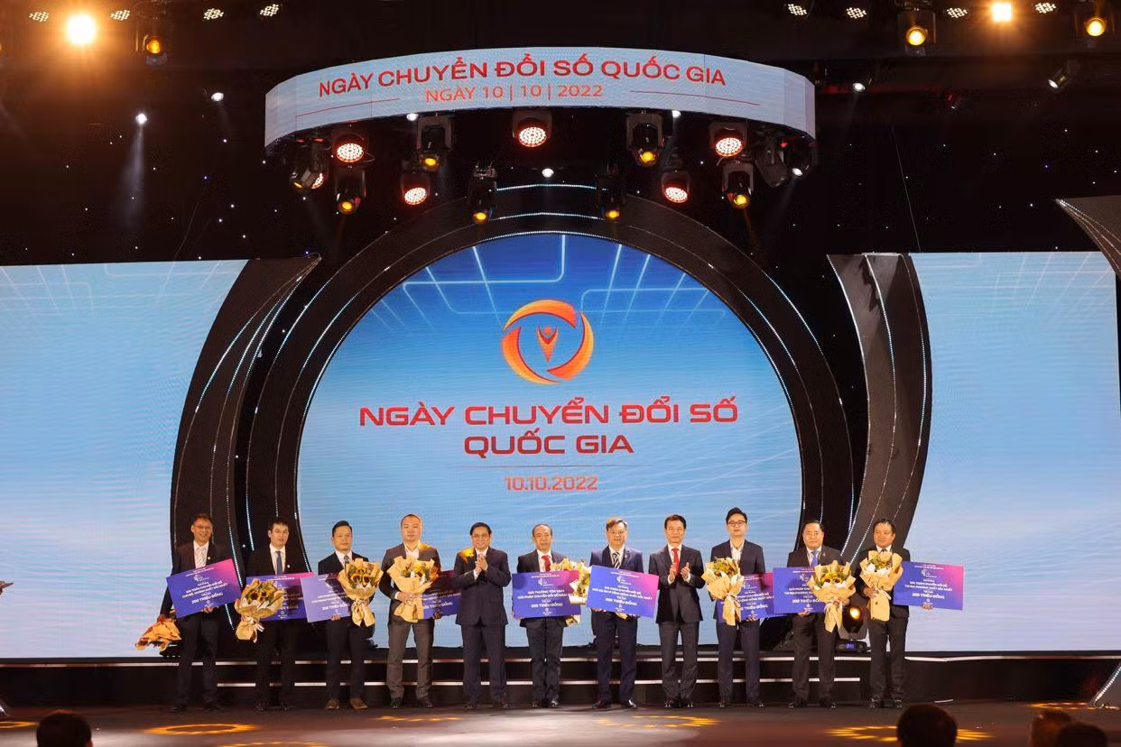 Tập trung hoàn thiện cơ chế, chính sách, triển khai hiệu quả chiến lược chuyển đổi số quốc gia -0