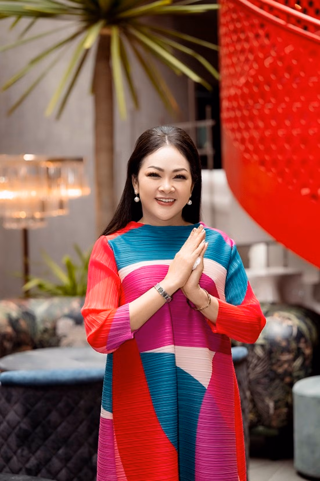 Như Quỳnh hội ngộ Trấn Thành và dàn sao trong liveshow tại quê hương -0