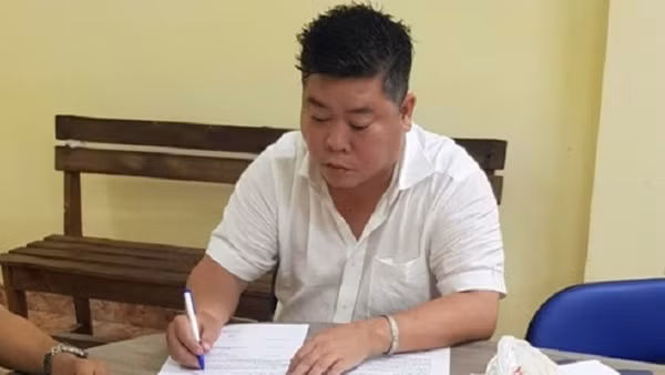 Bắt đối tượng lừa đảo bán dự án “ma” Vạn Đạt Hóc Môn, Vạn Đạt Củ Chi