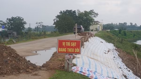 Công bố tình huống khẩn cấp sự cố sụt lún mái đê sông Mã