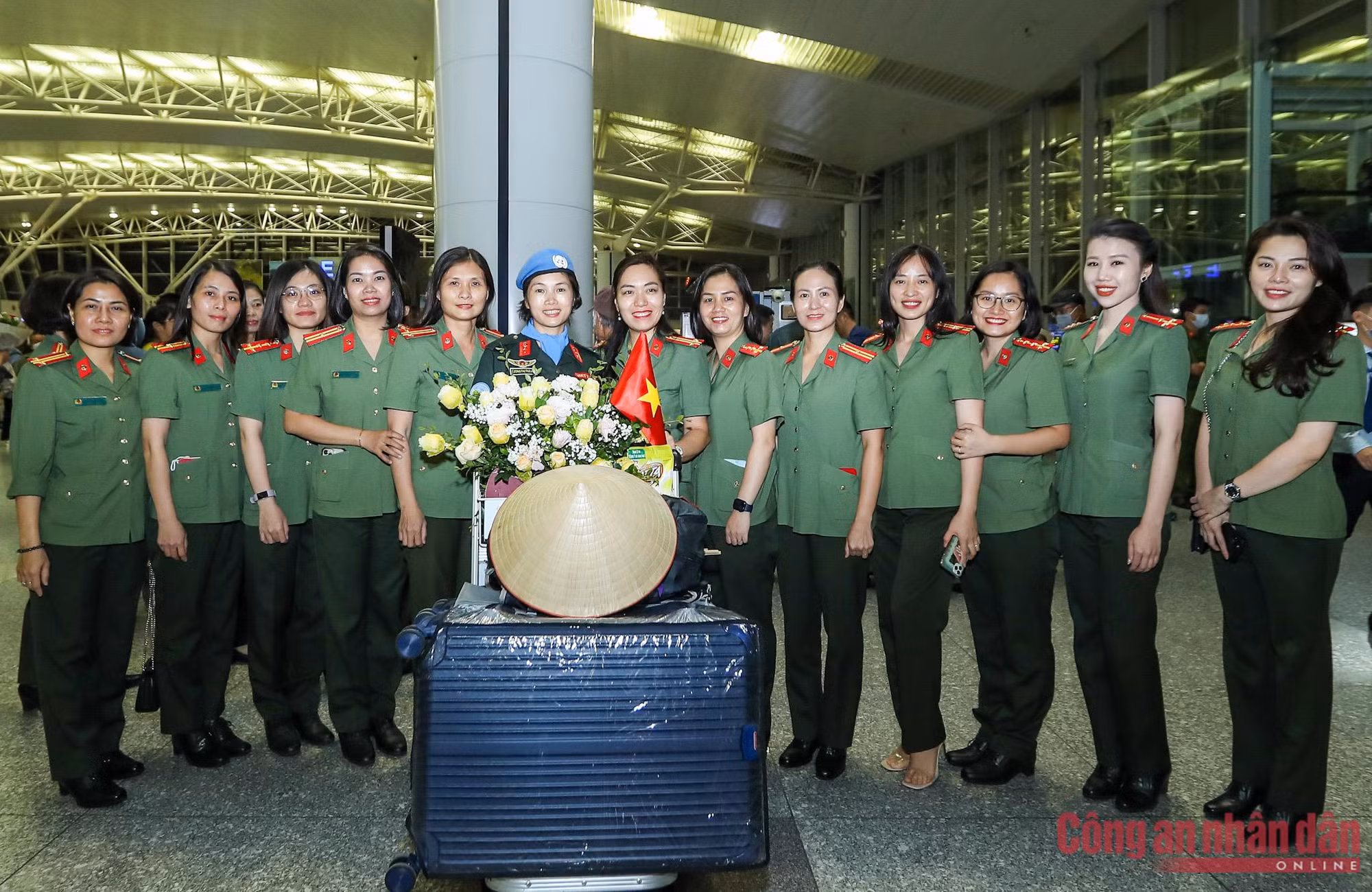 Xúc động buổi tiễn ba sĩ quan công an lên đường sang Nam Sudan làm nhiệm vụ -3