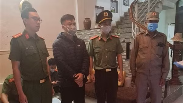 Triệt phá đường dây mua bán hàng trăm tài khoản ngân hàng