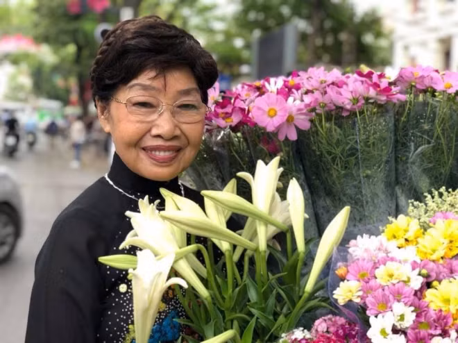 Nhà thơ Phan Thị Thanh Nhàn: Bối rối hương thầm -0