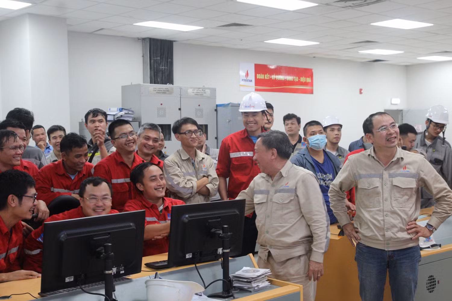 Petrovietnam góp phần cung ứng năng lượng, xăng dầu trong bối cảnh căng thẳng thị trường -1