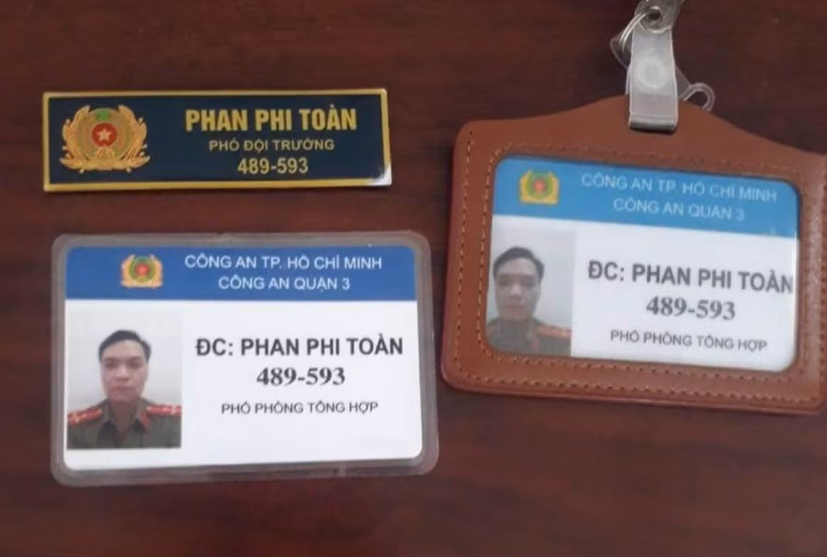 Mặc trang phục Công an rồi lên mạng đăng tải thông tin xuyên tạc -1