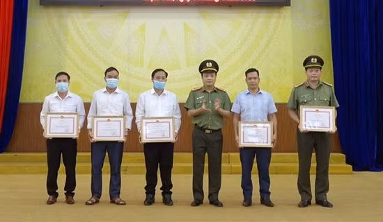 Hoàn thành 100 nhà ở cho hộ nghèo tại huyện Trạm Tấu, Yên Bái