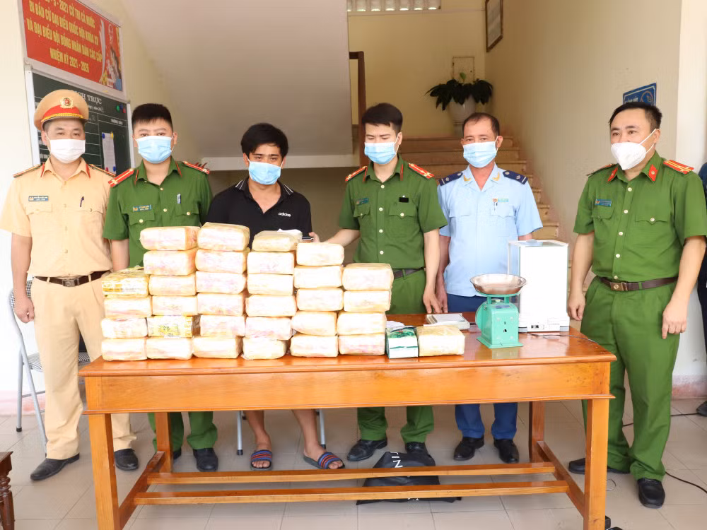 Trao thưởng cho lực lượng có thành tích xuất sắc trong đấu chuyên án ma túy -0