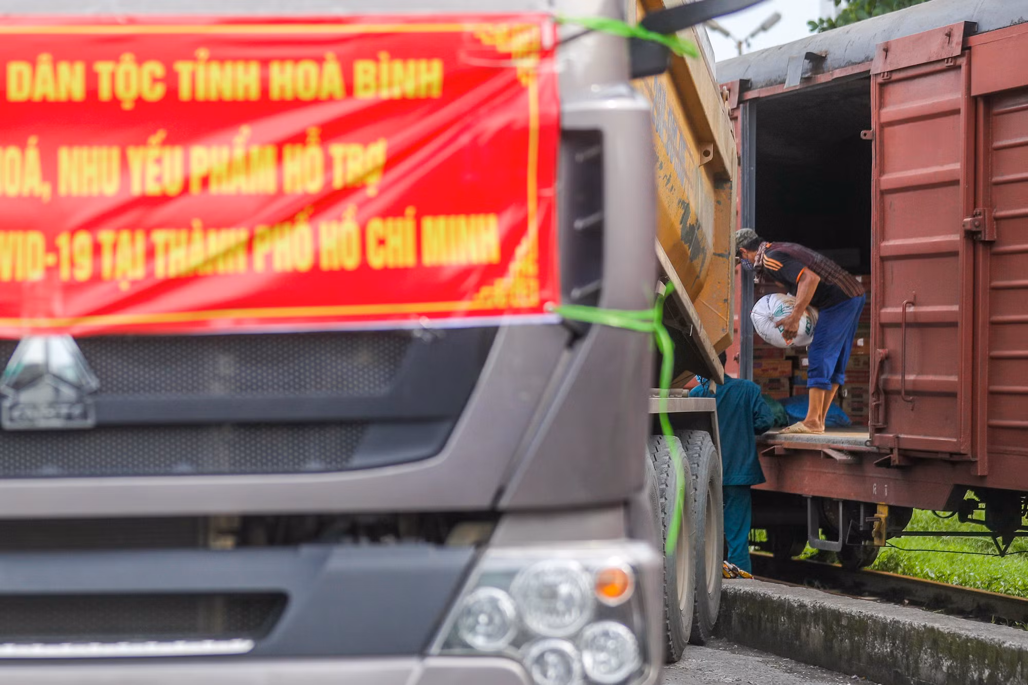 300 tấn hàng hoá của nhân dân Hoà Bình gửi tặng đồng bào TP. Hồ Chí Minh -5