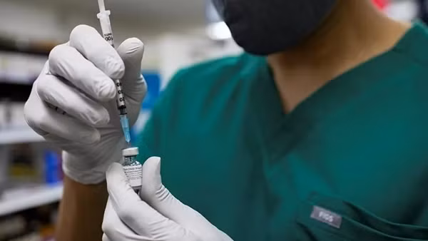 Tổng thống Mỹ tiêm mũi vaccine thứ 3 ảnh 2