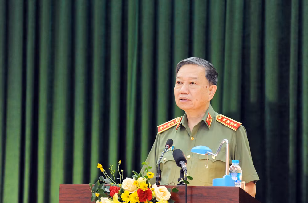 Thủ tướng động viên, chia sẻ những hy sinh, vất vả của lực lượng Công an trong tuyến đầu chống COVID-19 -0
