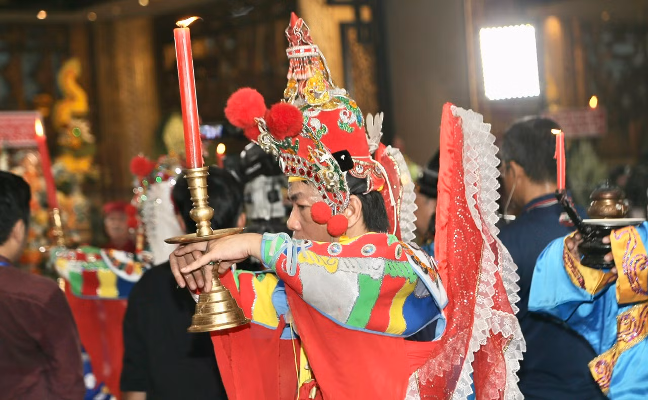 Hàng ngàn người dân thành phố mang tên Bác dự lễ Giỗ tổ Hùng Vương -3