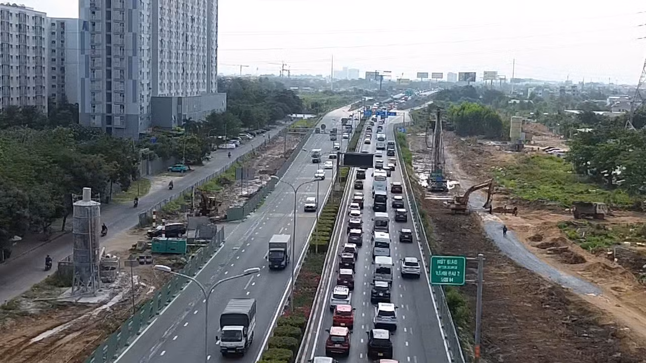 Giao thông tăng nhiệt vào chiều ngày đầu nghỉ lễ Giỗ tổ Hùng Vương -0