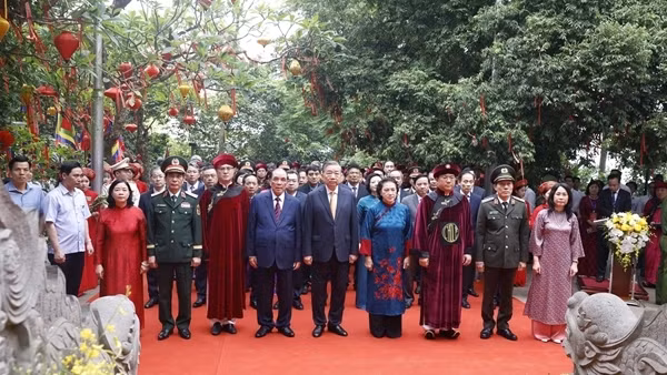 Trang nghiêm Lễ dâng hương tưởng niệm các Vua Hùng trên đỉnh núi Nghĩa Lĩnh