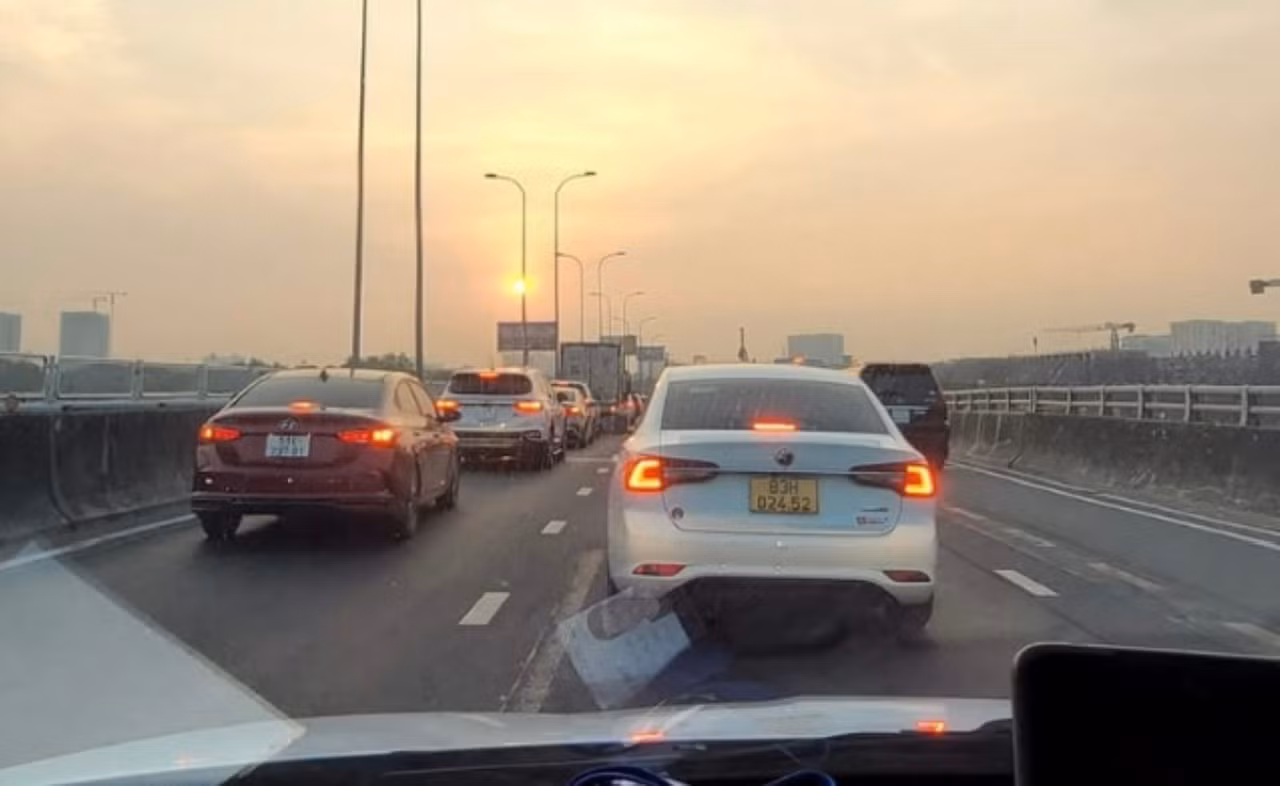 Giao thông tăng nhiệt vào chiều ngày đầu nghỉ lễ Giỗ tổ Hùng Vương -0