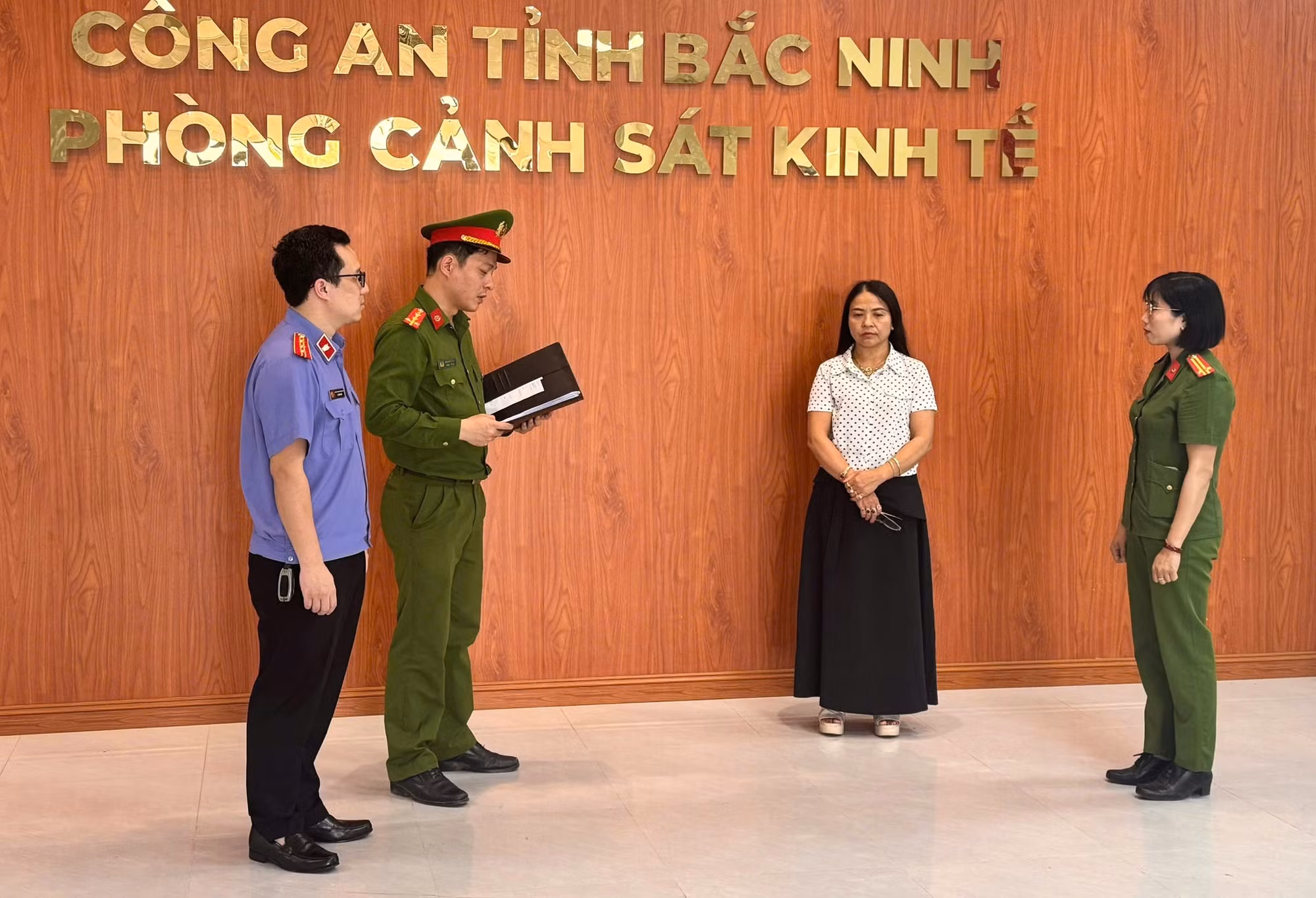 cơ quan cảnh sát điều tra công an tỉnh bắc ninh đọc lệnh khởi tố bị can.jpeg -0